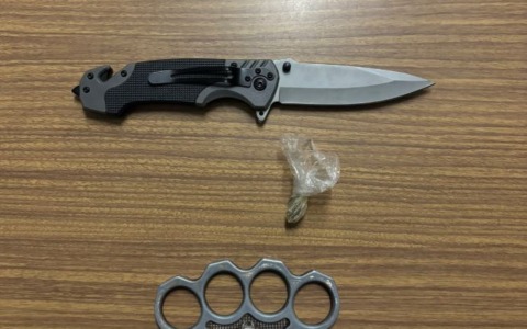 Fermati sulla Provinciale, in tasca coltello e tirapugni: denunciati due giovani