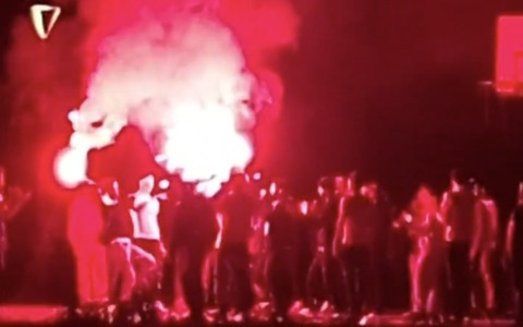 Fuochi d’artificio e bengala al parco: la festa finisce all’arrivo dei Carabinieri