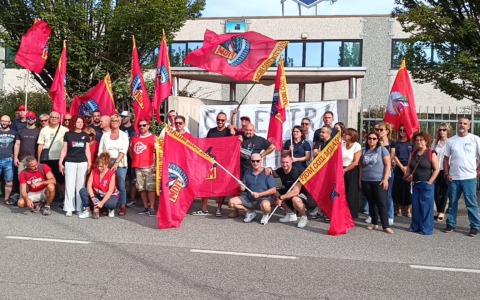 Lavoratori Mapal in sciopero contro i licenziamenti e la delocalizzazione in Germania