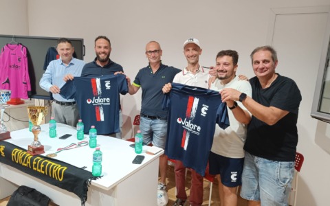 Elettro Cernusco, il ritorno in Figc: presentata la Juniores che sogna la Terza Categoria e… il derby