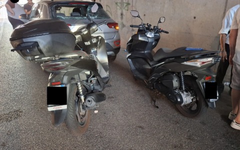 Schianto tra due moto e un’auto nel sottopassaggio: ambulanze, automedica e traffico in tilt