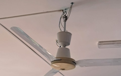 Dopo il crollo del ventilatore dal soffitto dell’asilo nido, il Comune raddoppia la sicurezza