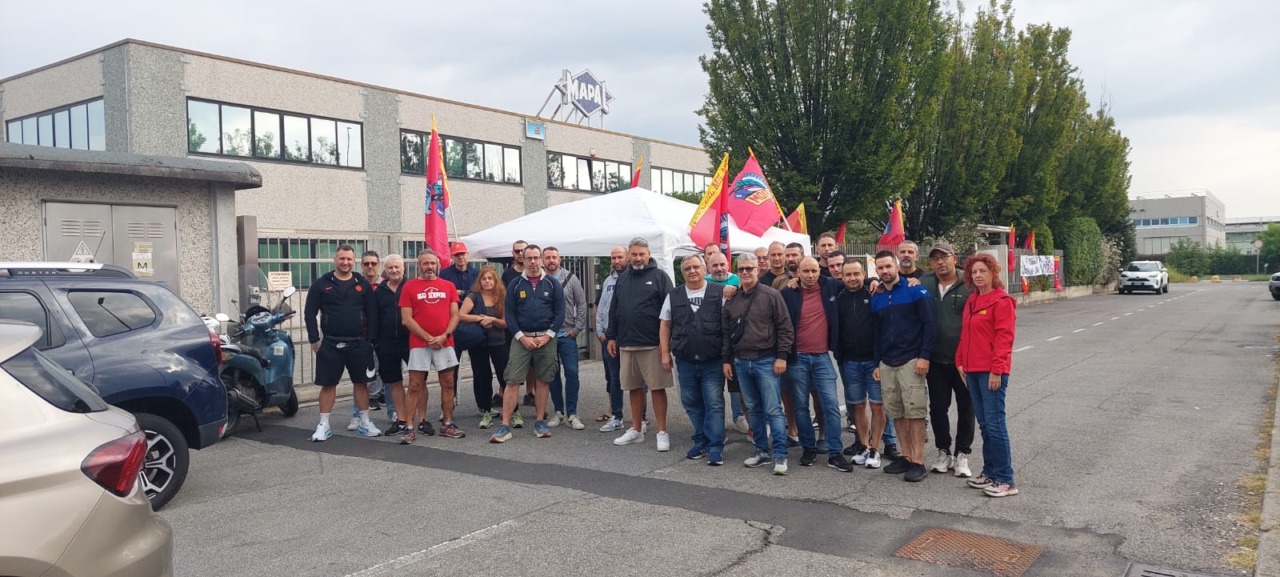 La Mapal propone sette mesi di stipendio a chi lascia, i lavoratori ampliano la protesta