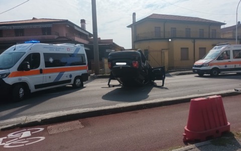 Pauroso incidente sulla ex Statale 525: un’auto si ribalta, due feriti
