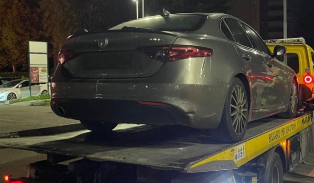 Modifica la targa dell’auto con un pennarello: scattano denuncia e sequestro