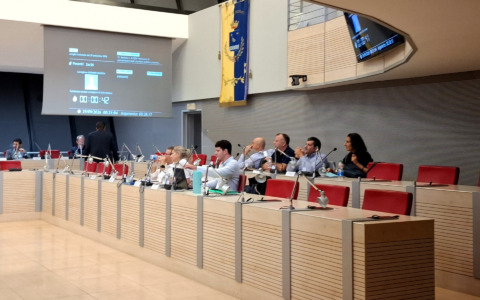 Approvato all’unanimità il Bonus giovani cultura: l’omaggio ai neo diciottenni del 2027