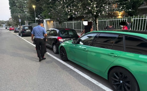 Lite dopo un incidente. Intervento dei Carabinieri per riportare la calma