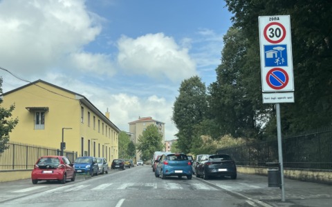 Addio porfido in due strade del centro: verrà sostituito con l’asfalto