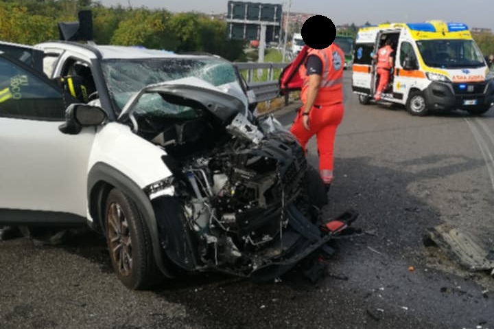 Frontale sulla Bretella della nuova Cassanese: ambulanza, pompieri e traffico in tilt