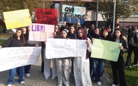 Giornata di protesta all’istituto Jacopo Nizzola. Gli studenti: “Siamo stufi”