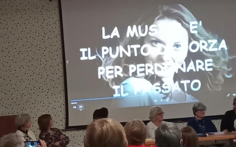 “Il pianoforte muto”, storie di resilienza e di rinascita femminile