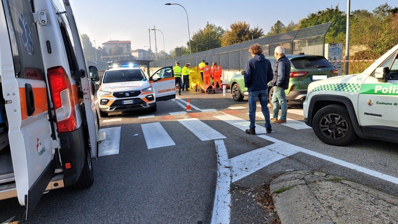 Ciclista investita da un’auto: trasportata al Niguarda in elisoccorso