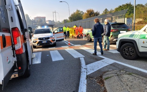 Ciclista investita da un’auto: trasportata al Niguarda in elisoccorso
