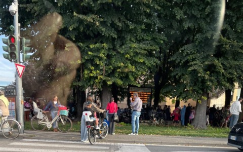 Scuola primaria, 170 firme per chiedere più sicurezza all’ingresso