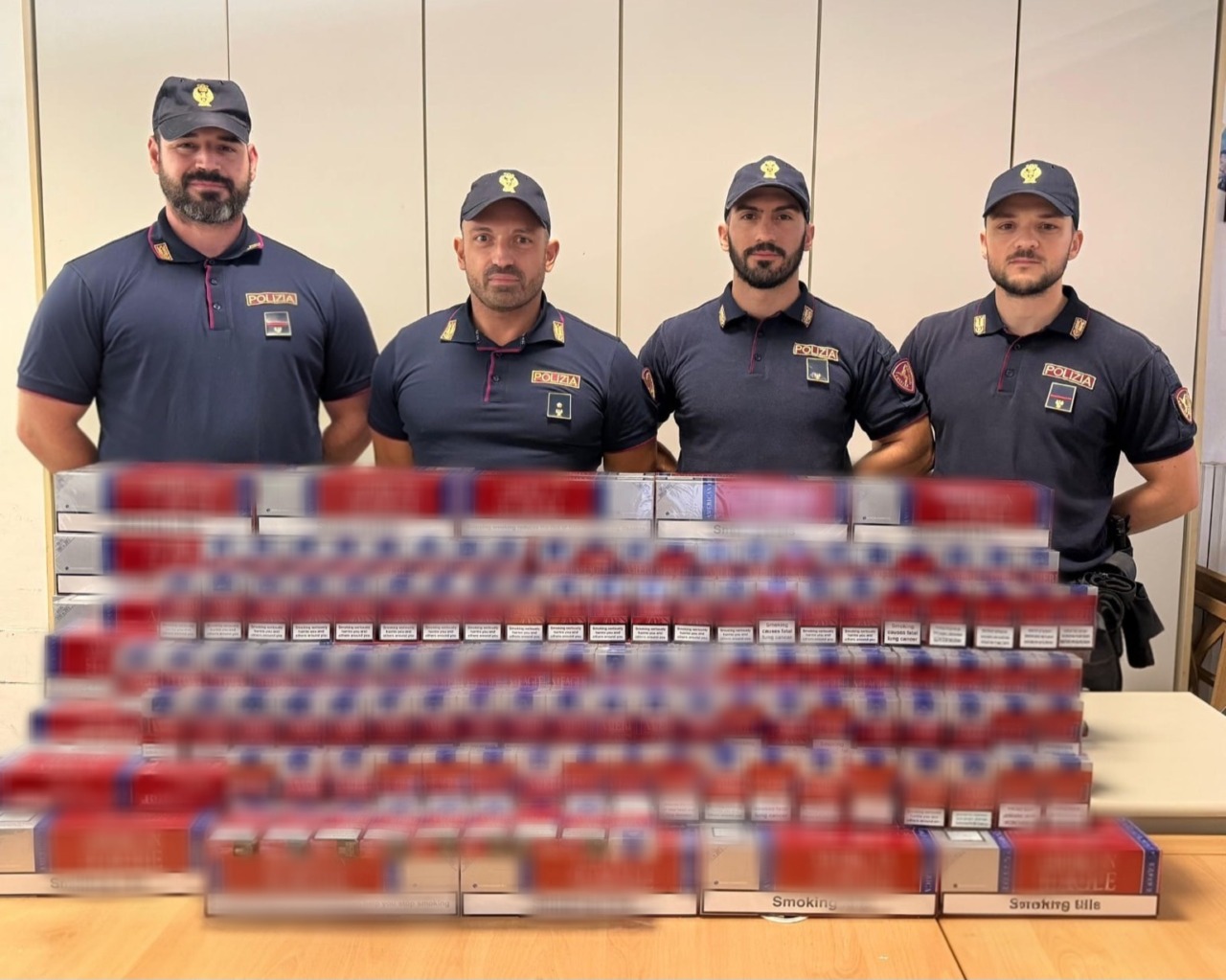 Contrabbandiere di sigarette fermato in stazione: sequestrati pacchetti per 44 chili