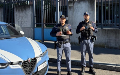Anziana in arresto cardiaco, salvata dagli agenti di passaggio
