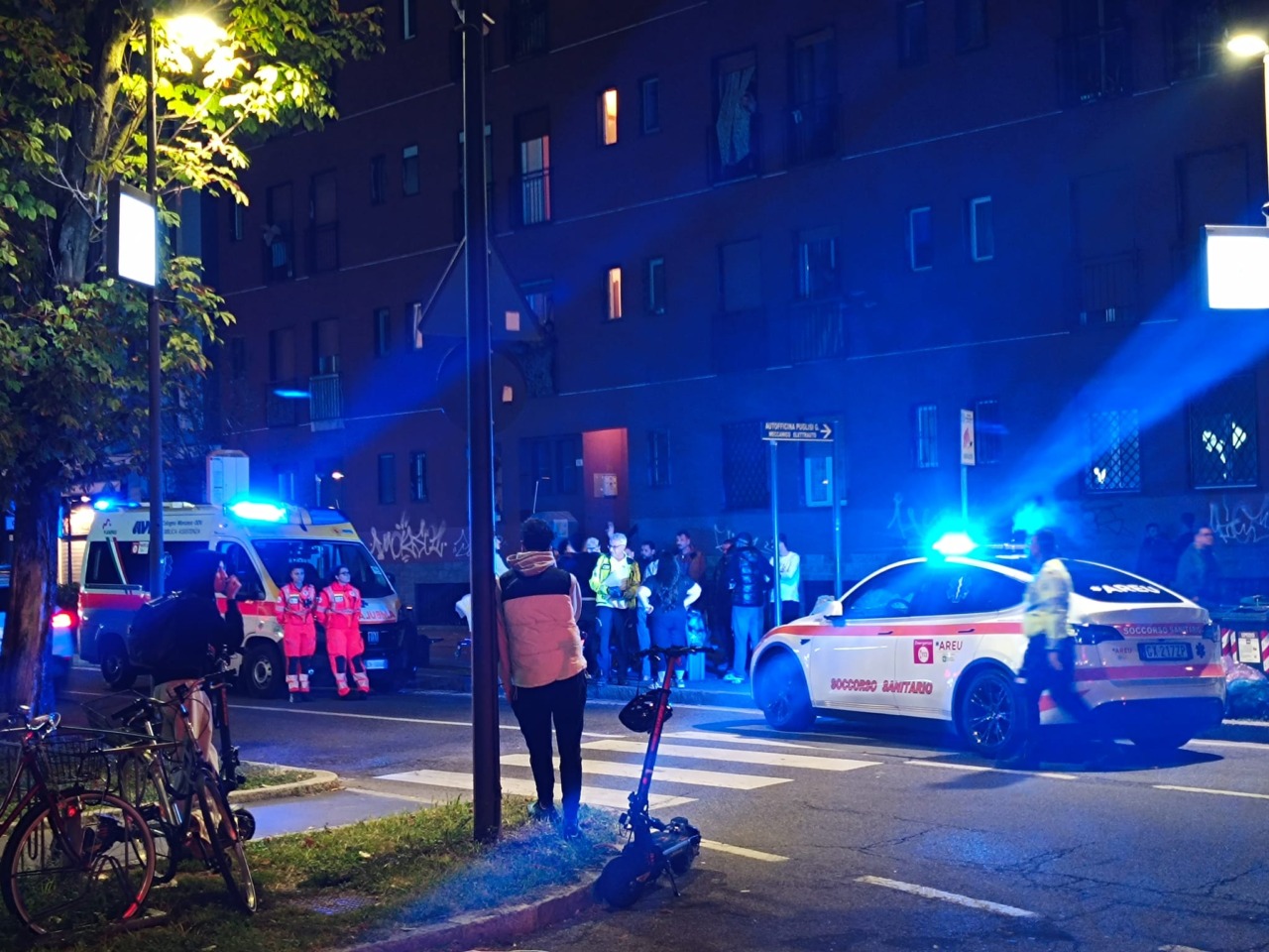 Rissa con coltelli in un condominio, un ferito in ospedale