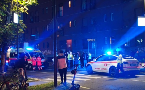 Rissa con coltelli in un condominio, un ferito in ospedale