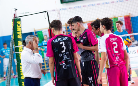 La stagione dei Diavoli Rosa si apre con una sconfitta al tie-break: primo punto per  una squadra che deve crescere