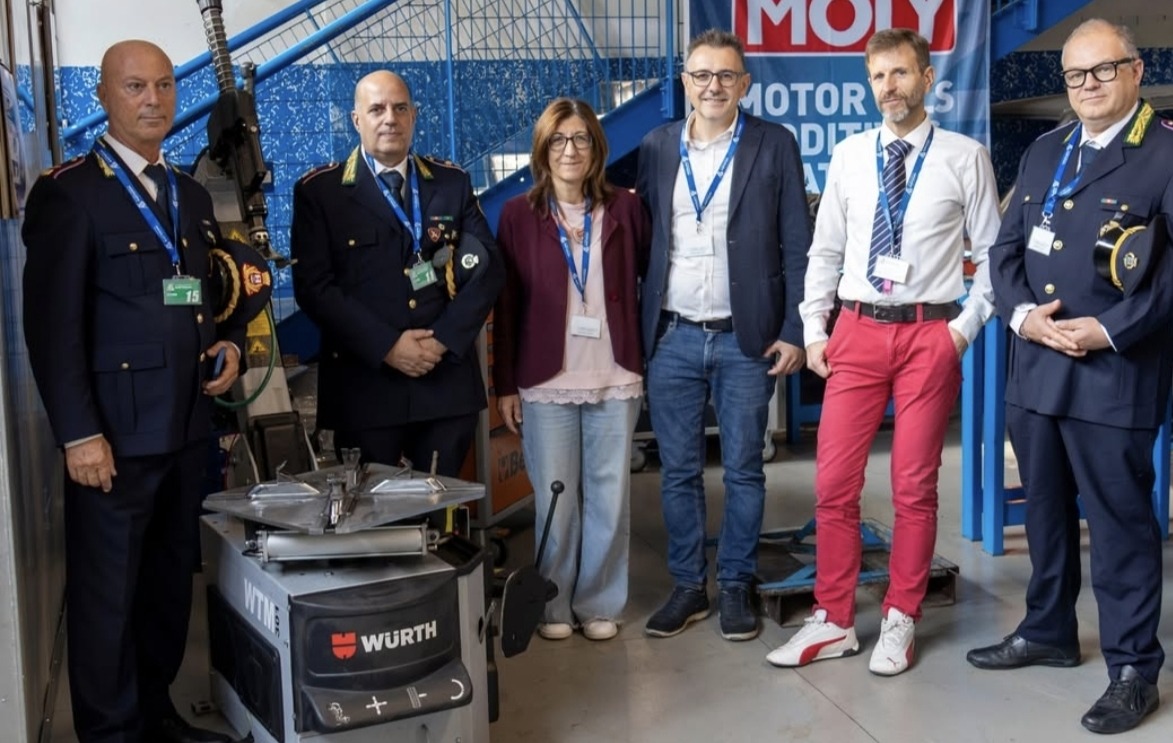Le attrezzature confiscate diventano strumenti per i futuri meccanici