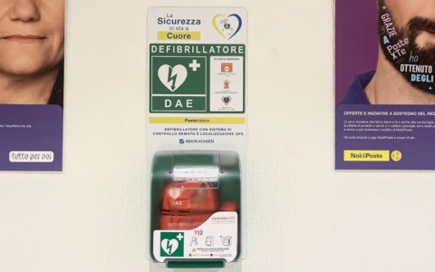 La città è un po’ più “cardioprotetta”: installato un defibrillatore in Posta