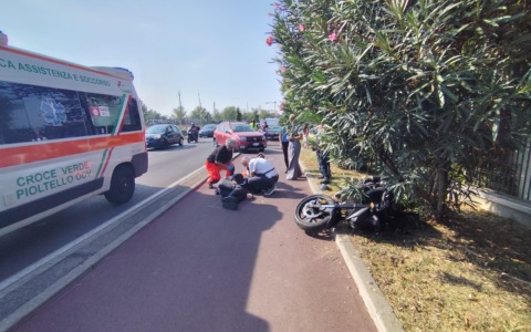 Incidente in via Martiri di Cefalonia: scontro tra auto e moto