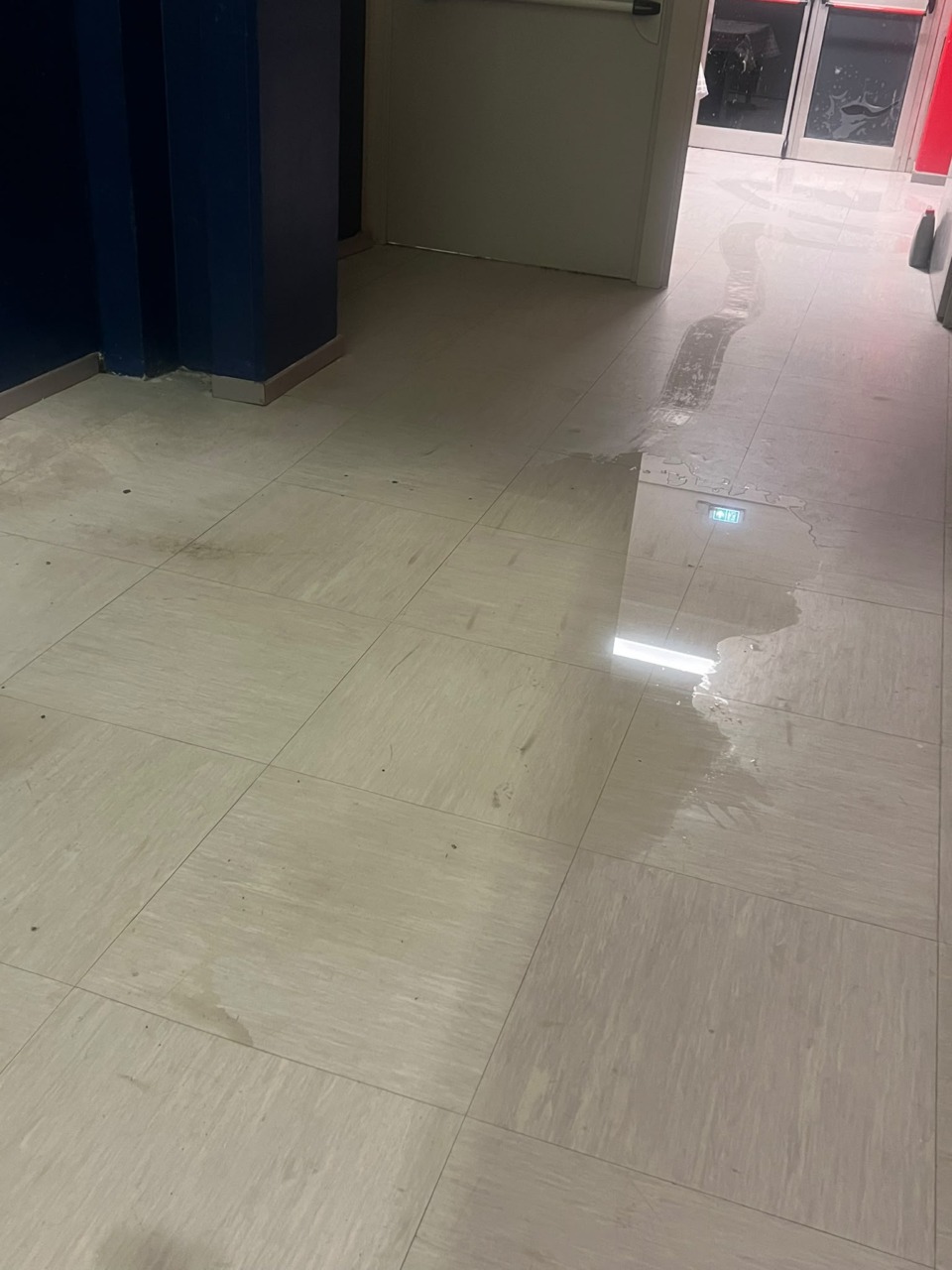 Continuano le infiltrazioni d’acqua nelle tensostrutture