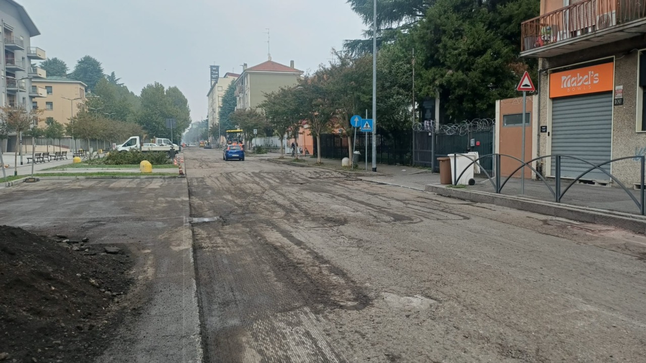 Riqualificazione stradale: nuovo asfalto in via Roma