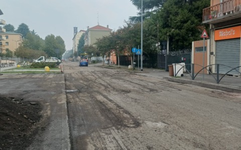Riqualificazione stradale: nuovo asfalto in via Roma