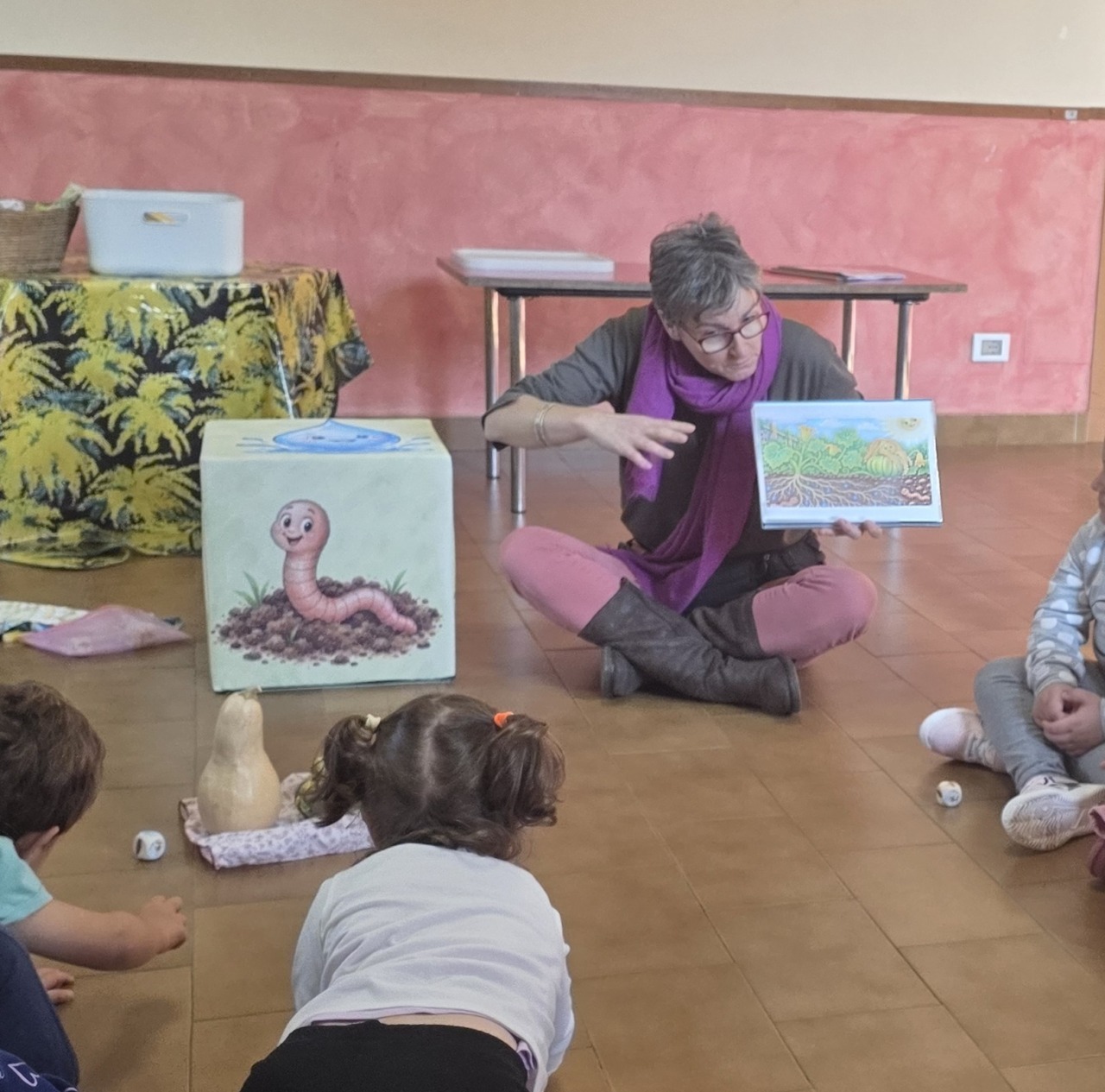 I bambini della scuola dell’infanzia con le “mani nella terra”