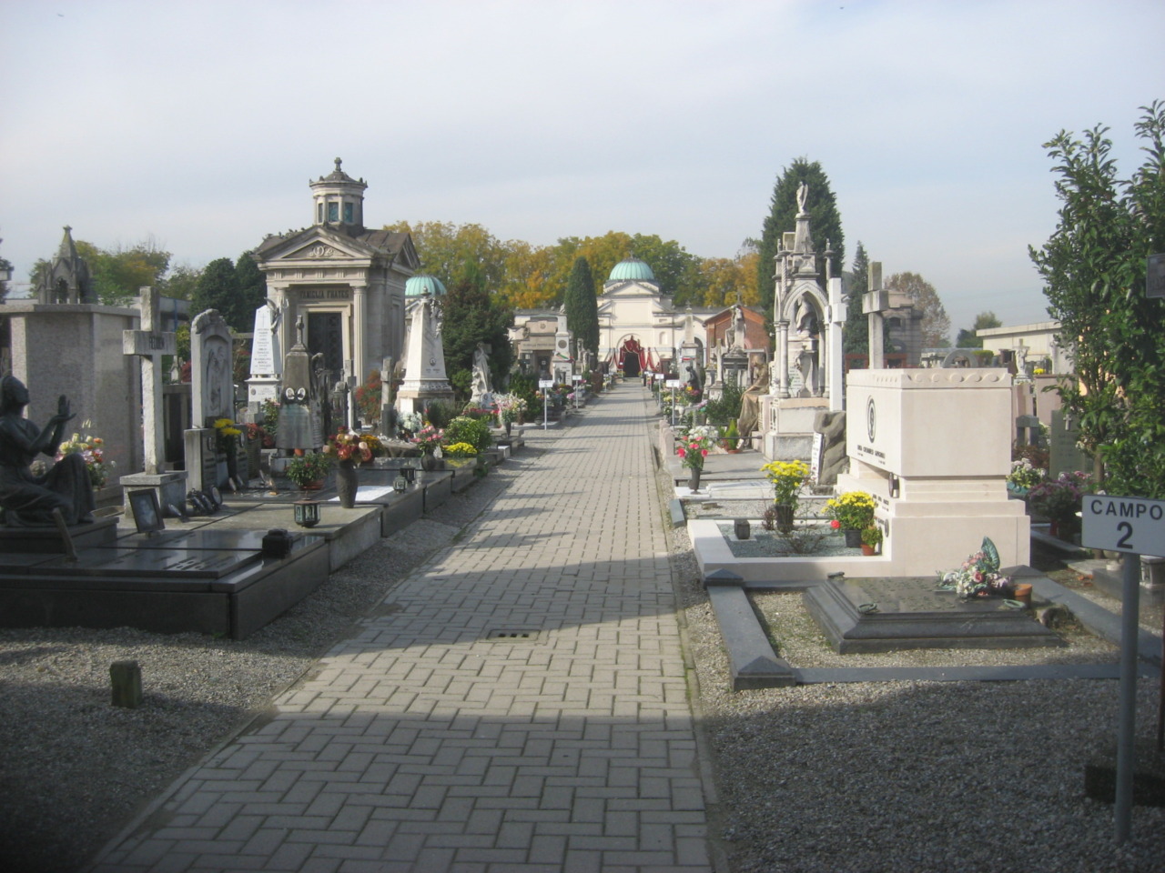 Verso il nuovo appalto per la gestione del cimitero: mappa dei defunti e il famedio