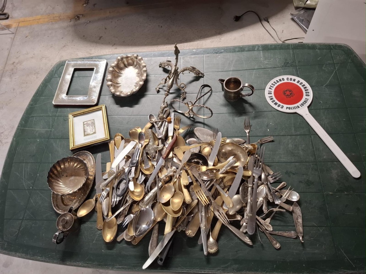 Blitz della Polizia Locale all’ex Area: trovato accampamento abusivo, base per una banda di predoni