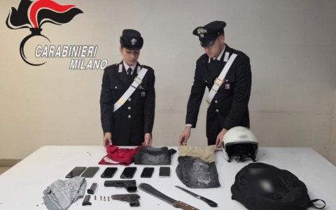 Rissa con armi da fuoco, machete e coltelli: quattro arresti e diverso materiale sequestrato