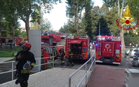 Fumo nel reparto di Ginecologia, intervengono i Vigili del Fuoco