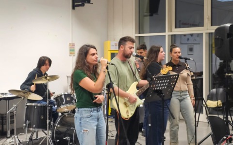 Musica dal vivo e aperitivo per aprire le menti: i servizi della salute mentale si presentano alla comunità