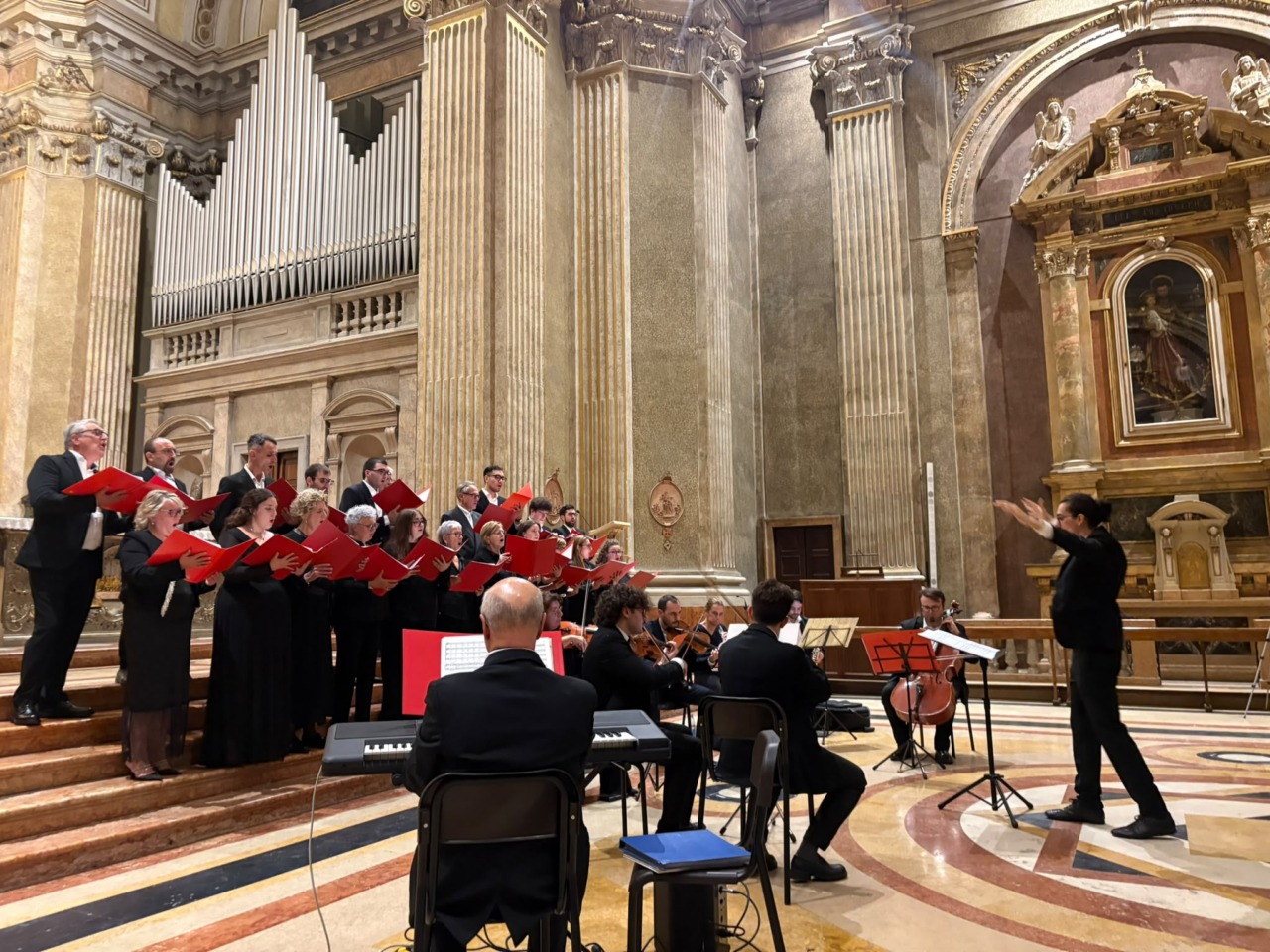 Chiesa gremita di pubblico per uno straordinario Concerto d’autunno