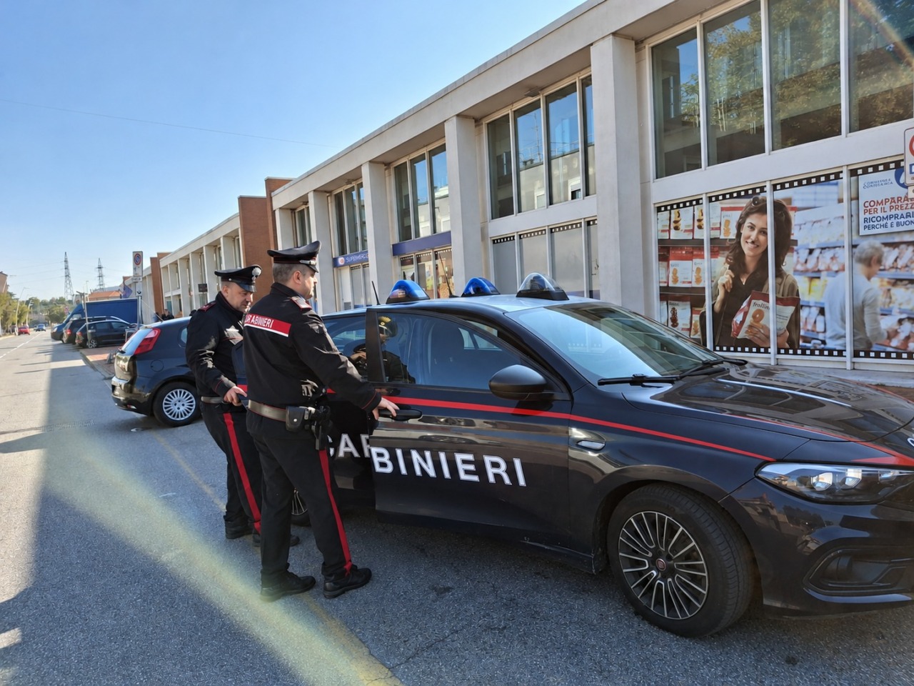 Maxisequestro di refurtiva in un locale in disuso, due persone denunciate