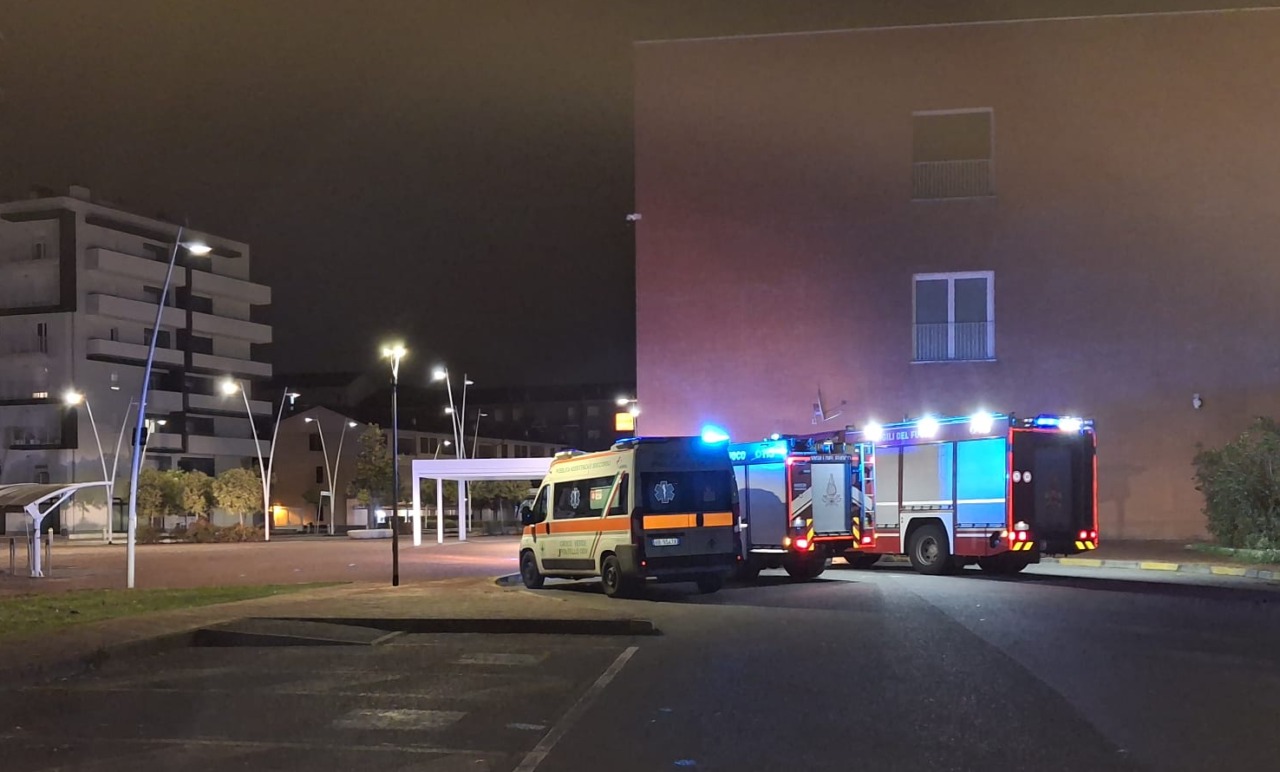 Principio di incendio su un treno, in stazione Polfer, ambulanze e Vigili del fuoco