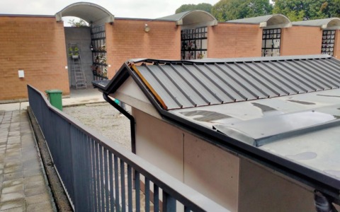 Tentativi di furto delle coperture in rame nei cimiteri, la denuncia del sindaco