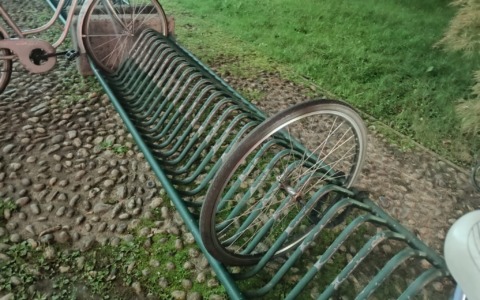 Furti di biciclette anche in Consiglio comunale: ladri in azione durante la seduta