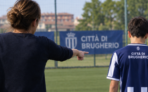 Mamma aggredisce 12enne alla fine della partita: “Ti mando sulla sedia a rotelle”