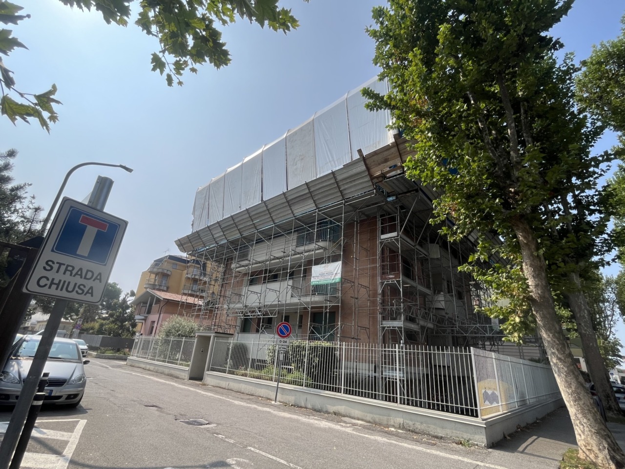 Palazzina inagibile dopo l’incendio: il Comune sospende Imu e Tari e pensa a contributi per le famiglie senza casa